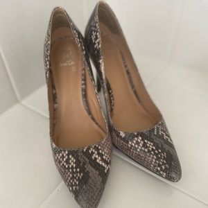 $120 Banana Republic Madison 12-Hr Pump Heels Leather Snake Sz 7